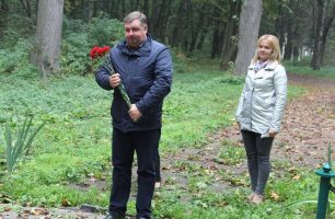30 09 zhytomyr 3 306x200 - На Житомирщине представители «Нашего края» почтили память жертв Бабьего Яра