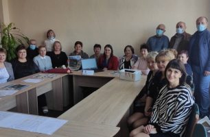 04 10 zhytomyr 3 306x200 - Депутат від «Нашого краю» допоміг оновити методкабінет гімназії на Житомирщині