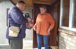 den zahysnyka chudnov 306x200 - Депутат від «Нашого краю» вручив подарунки сім’ям загиблих воїнів АТО