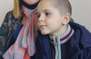 sluhovyj aparat 306x200 - Депутат від «Нашого краю» оплатив слуховий апарат 10-річному хлопчику з Житомирщини