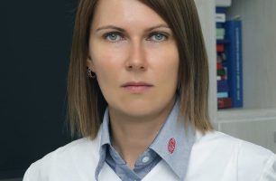 anna dub 306x200 - Врач Анна Дуб: вакцинация способствует легкому течению заболевания Covid-19