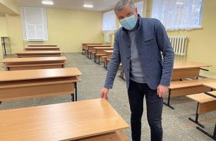 mebli lugansk 306x200 - В Рубежном при поддержке «Нашего края» отремонтировали крышу лицея и закупили новые парты