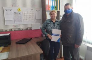 mebli vchytelska 306x200 - Депутат от «Нашего края» подарил мебель для учительского кабинета школы на Житомирщине