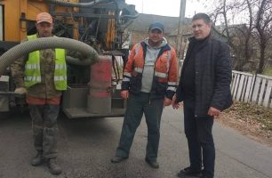 remont dorig 306x200 - Депутат от «Нашего края» оплатил ремонт дороги в Житомирской области