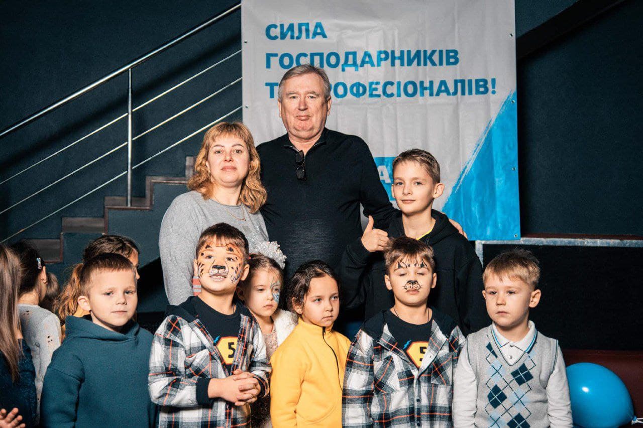 boryspil svyato - В Борисполе депутат от «Нашего края» устроил новогодний праздник для детей