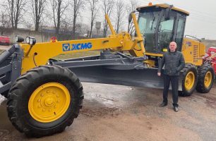 grejder 306x200 - «Наш край» помог Сухополовянской громаде на Черниговщине купить грейдер