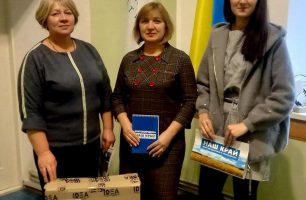 mebli shkola 306x200 - Депутат от «Нашего края» подарил Юровской школе на Житомирщине необходимую мебель