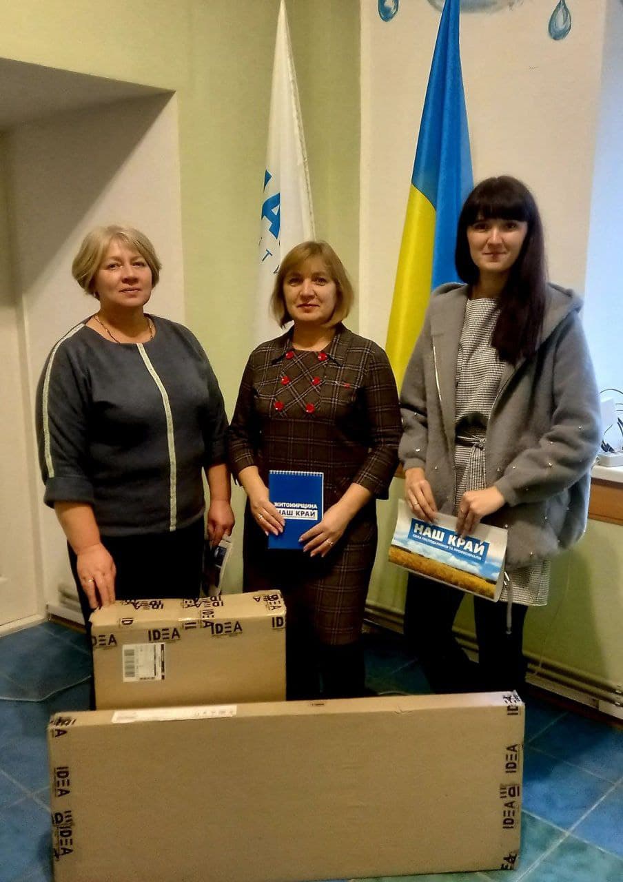 mebli shkola - Депутат от «Нашего края» подарил Юровской школе на Житомирщине необходимую мебель