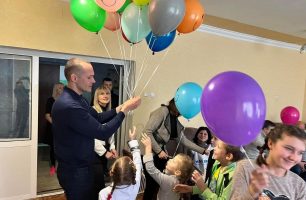 mykolaya 306x200 - В канун Дня Святого Николая «Наш край» поздравил детей Лисичанского центра реабилитации