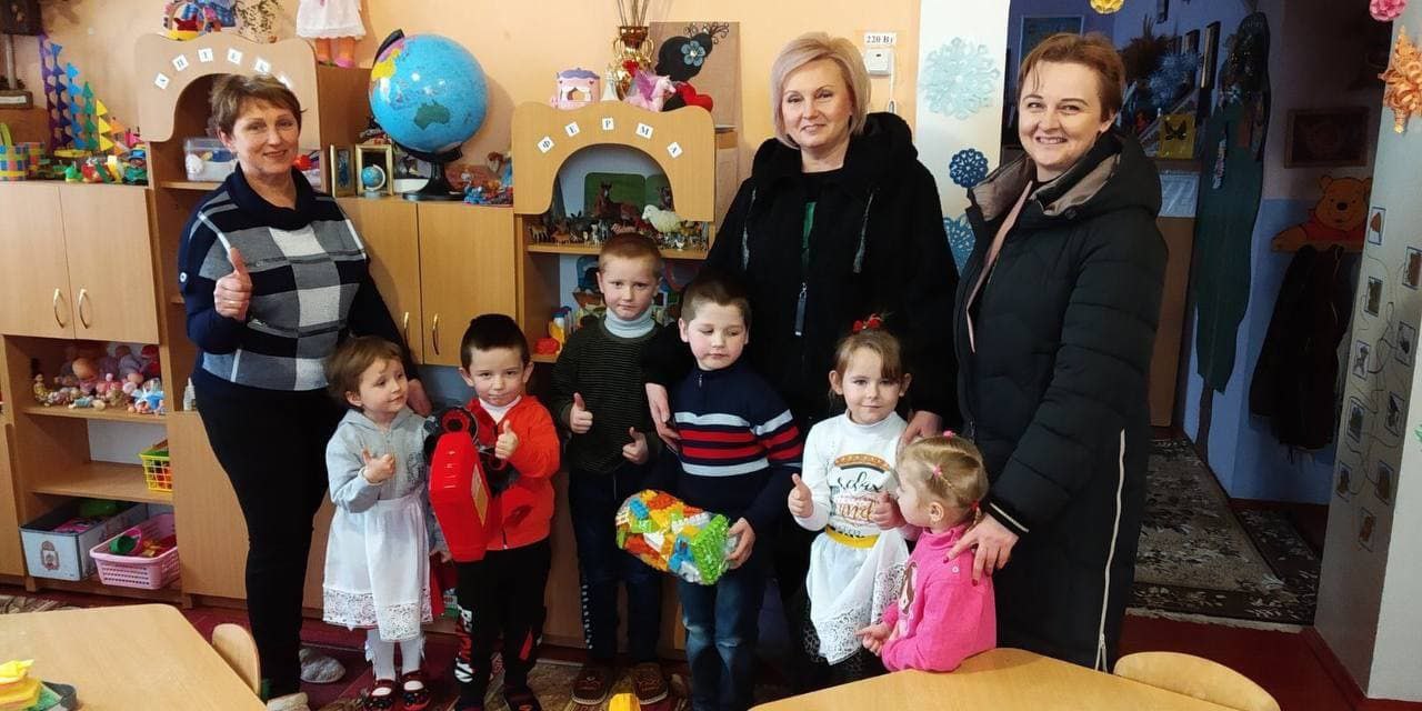 photo 2021 12 20 15.34.54 - Депутат от «Нашего края» передал воспитанникам детского центра на Житомирщине подарки к празднику