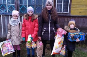 photo 2021 12 20 16.34.00 306x200 - «Наш край» поздравил подопечную многодетную семью на Олевщине Житомирской области