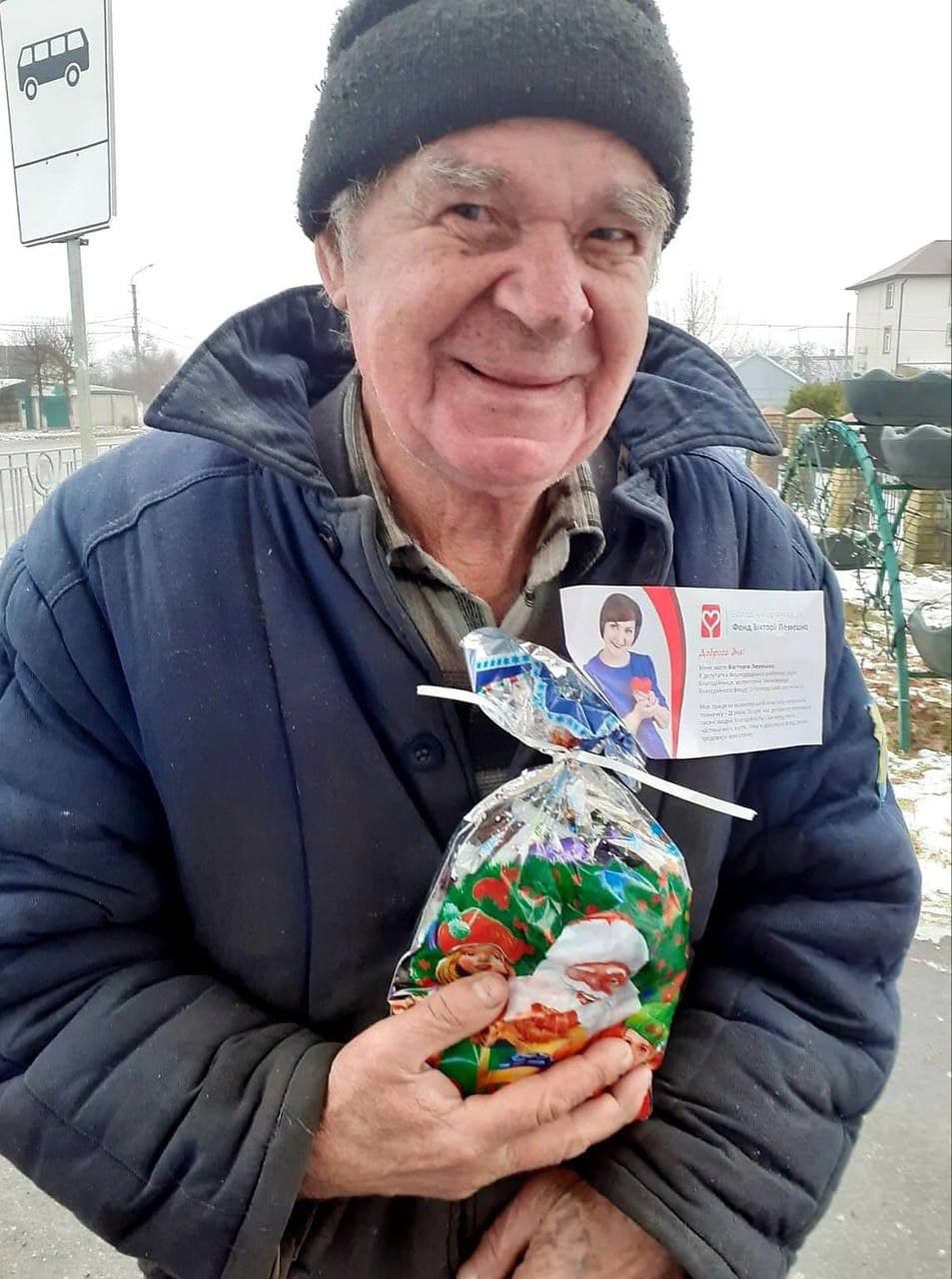 blagodijn - Люди почтенного возраста Вышгородской громады получили подарки от «Нашего края»