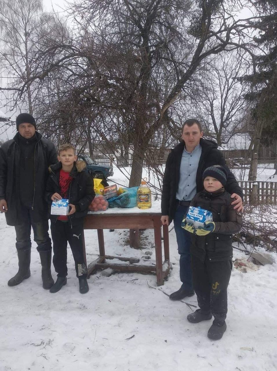 olevsk godivnychky - Малообеспеченные семьи Олевска на Житомирщине получили подарки от депутата «Нашего края»