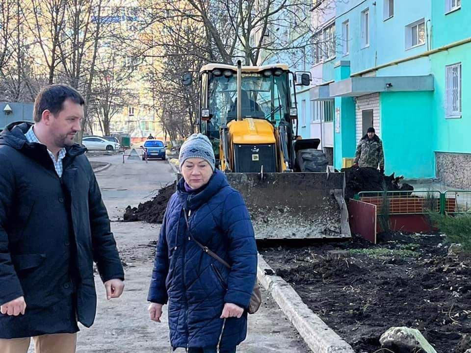 osbb - На одной из улиц Бердянска при содействии депутата от «Нашего края» меняют старую канализацию